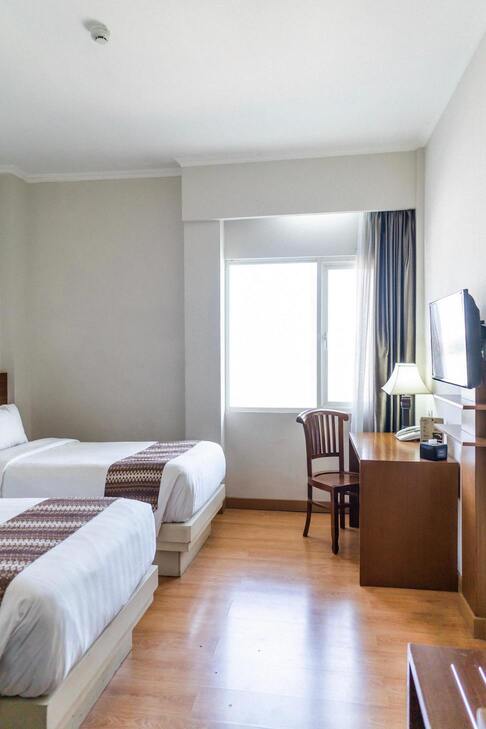 Chambre double spacieuse et sobre avec vue largement dégagée